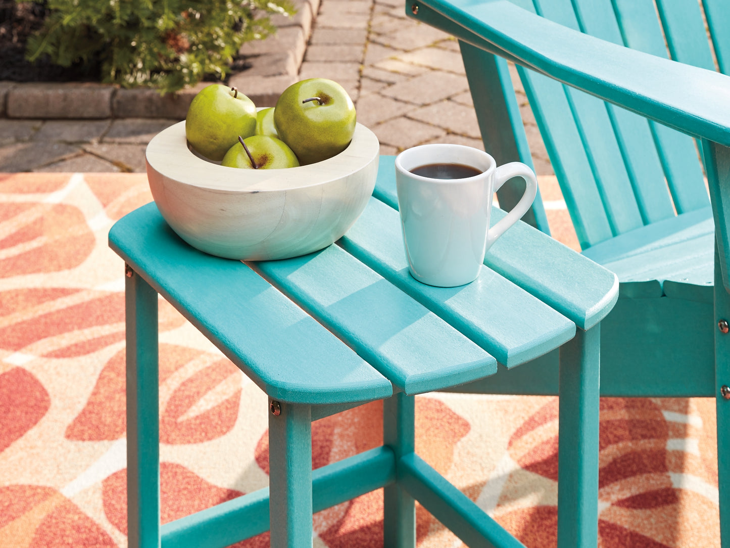 Sundown Treasure 2 Outdoor Chairs with End Table